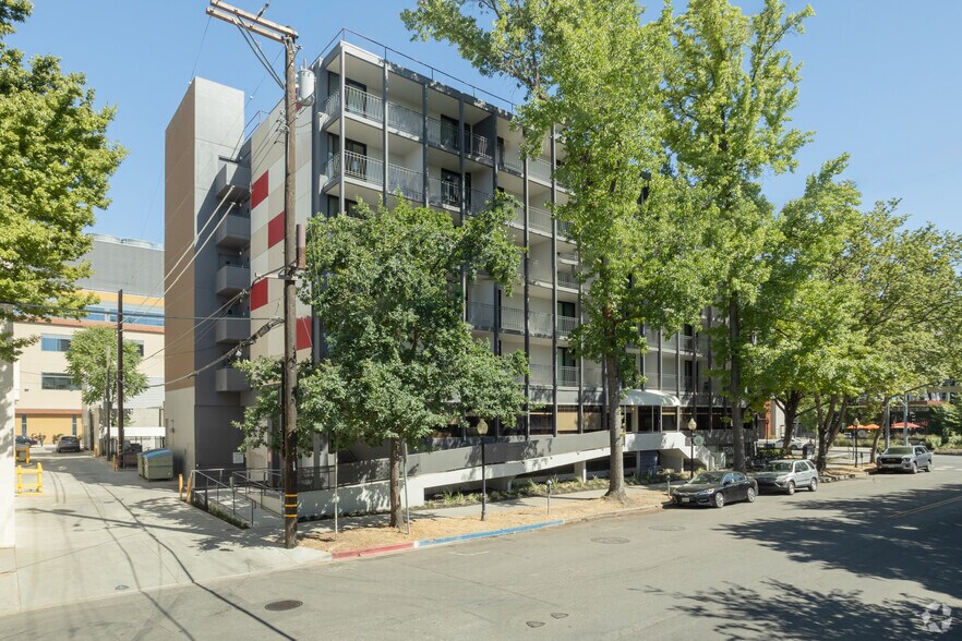 Primary Photo Of 2701 Capitol Ave, Sacramento Apartments For Lease