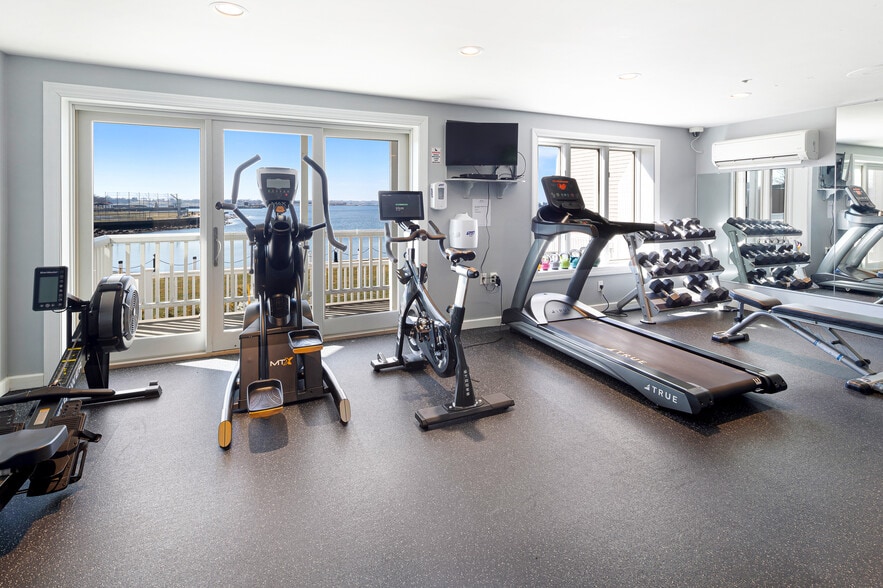 More Photos Of 551 Thames St, Newport Hotel For Sale