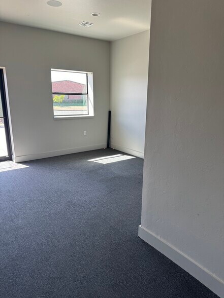 More Photos Of 601 Enterprise Dr, Edmond Office For Lease