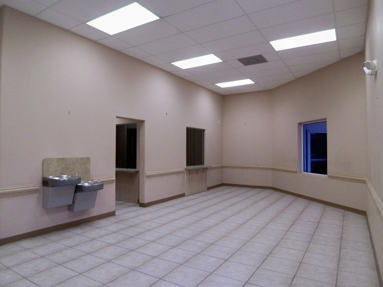 More Photos Of 910 E 8th St, Weslaco Medical For Sale