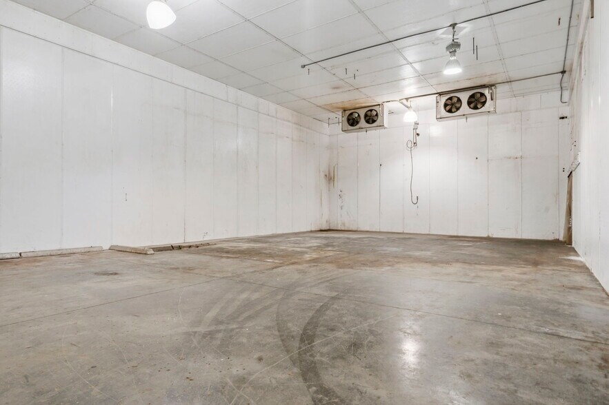 More Photos Of 306 SE Highway AA, Clinton Industrial For Sale