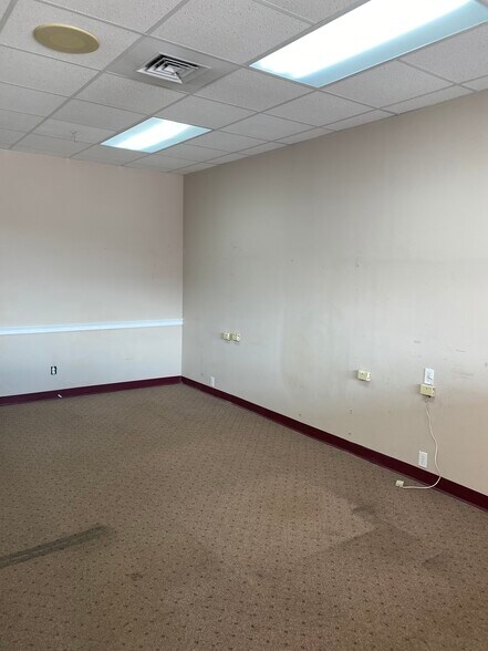 More Photos Of 1371 Deer Park Ave, North Babylon Storefront Retail Office For Lease