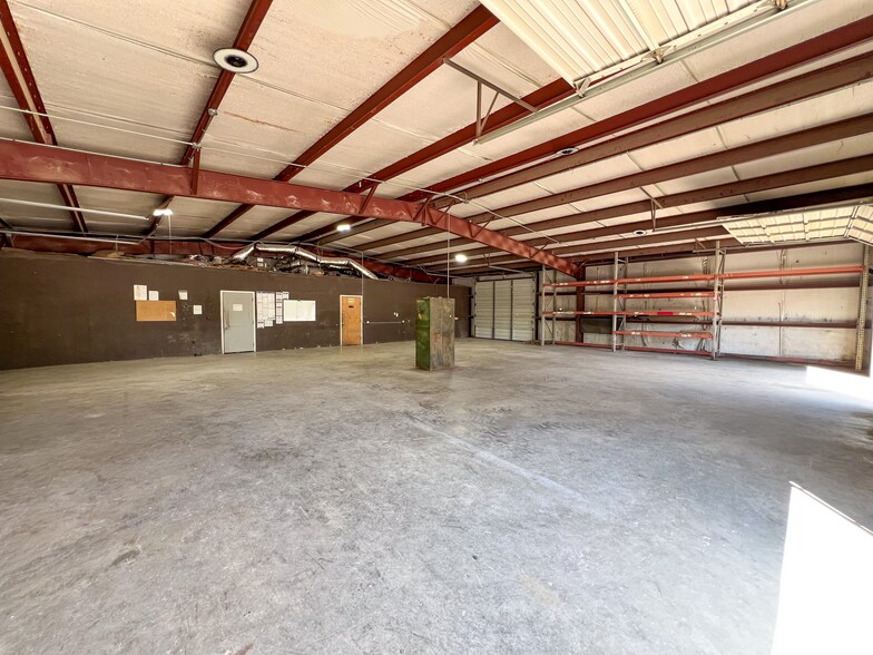 More Photos Of 132 Nell Deane Blvd, Schertz Warehouse For Lease