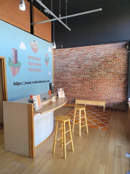 More Photos Of 909 6th St, Clarkston Storefront Retail Office For Lease