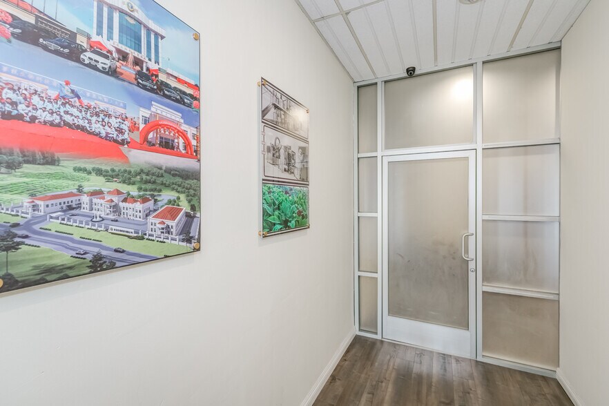 More Photos Of 9560 Las Tunas Dr, Temple City General Retail For Lease
