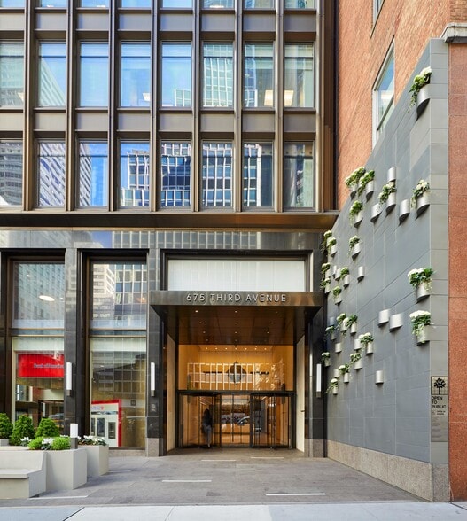 More Photos Of 675 Third Ave, New York Office For Lease