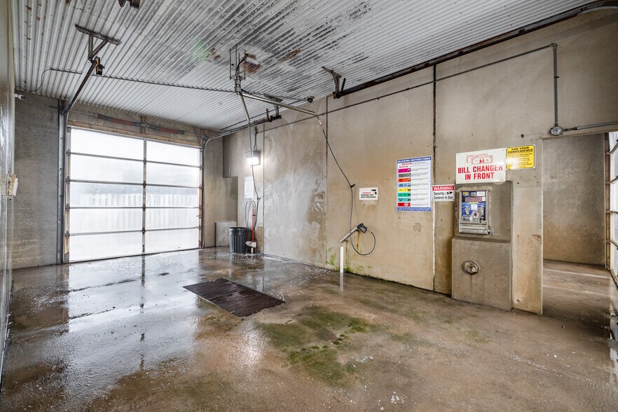 More Photos Of 581 Lester Ave, Onalaska Carwash For Sale