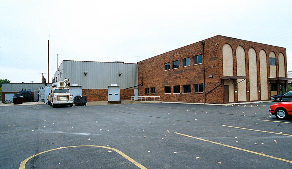 More Photos Of 1600 N Deprizio Dr, Melrose Park Warehouse For Sale