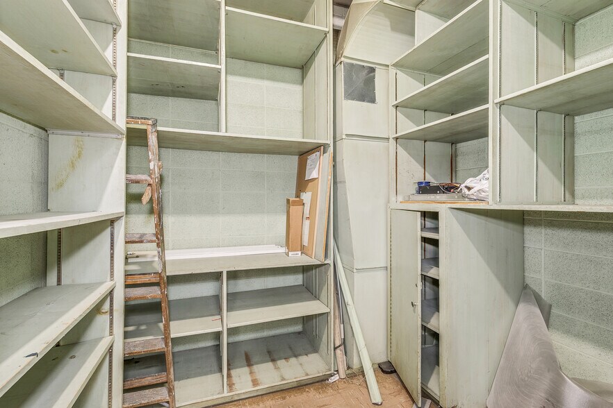 More Photos Of 678 7th St W, Saint Paul Warehouse For Lease