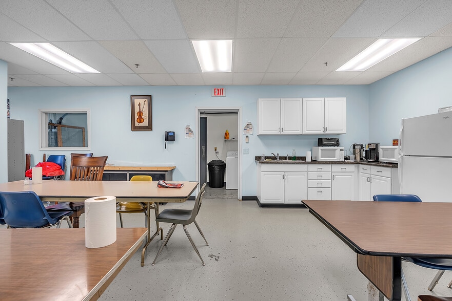 More Photos Of 197 Alder Dr, North Aurora Warehouse For Sale