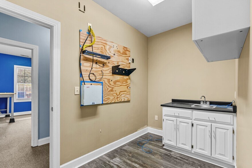 More Photos Of 107 Hillcrest Ave, Simpsonville Office For Sale