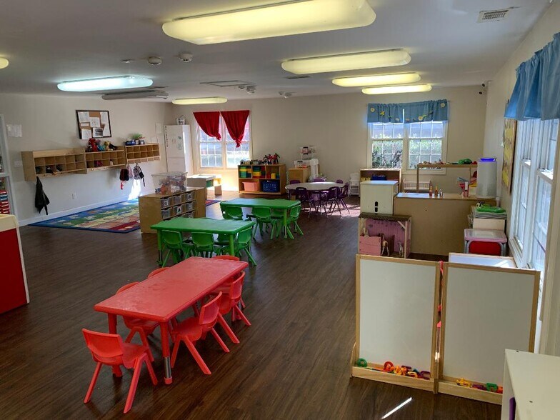 More Photos Of 5006 McEver Rd, Oakwood Daycare Center For Sale