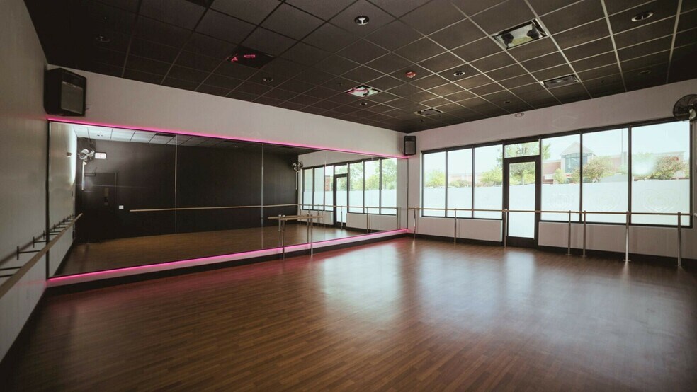 More Photos Of 6920 EP True Pky, West Des Moines General Retail For Lease