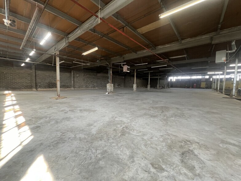 More Photos Of 625 Wortman Ave, Brooklyn Distribution For Lease