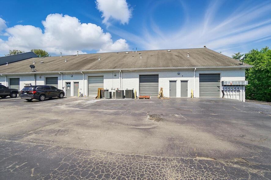 More Photos Of 1974 Carolina Place Dr, Fort Mill Light Distribution For Lease