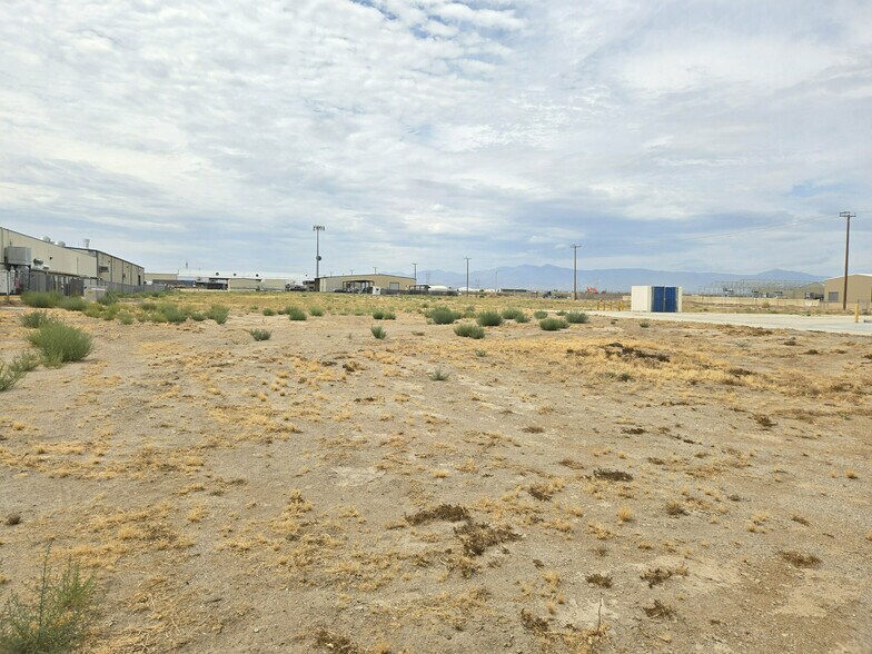 More Photos Of 9711-10101 Yucca Rd, Adelanto Truck Terminal For Sale
