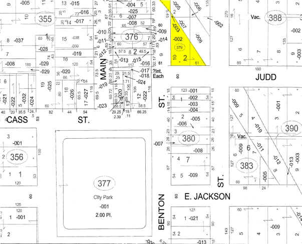 More Photos Of 220 N Benton St, Woodstock Storefront Retail Residential For Sale