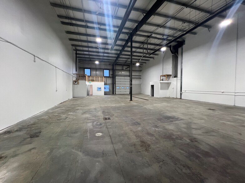 More Photos Of 7609 Sparrow Dr, Leduc Warehouse For Sale