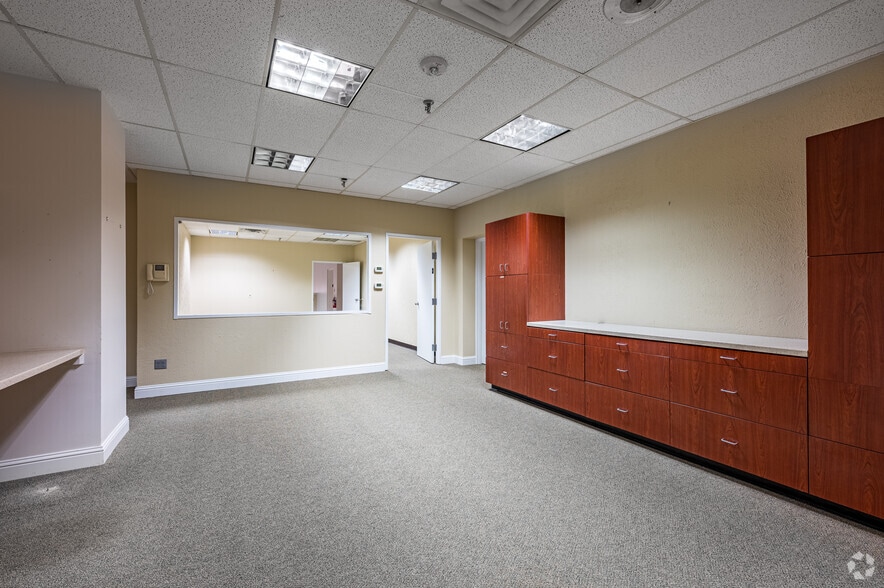More Photos Of 4505 LBJ Fwy, Farmers Branch Freestanding For Lease