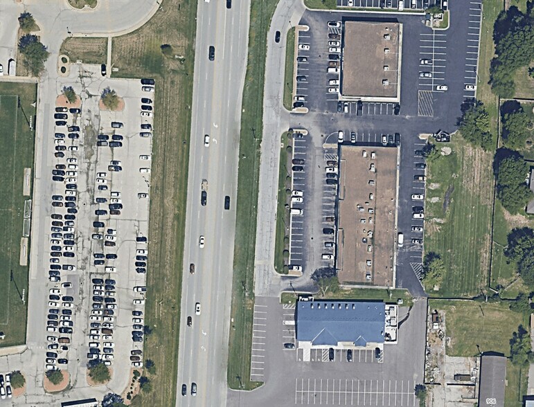 More Photos Of 705 SE Melody Ln, Lee's Summit Storefront For Lease