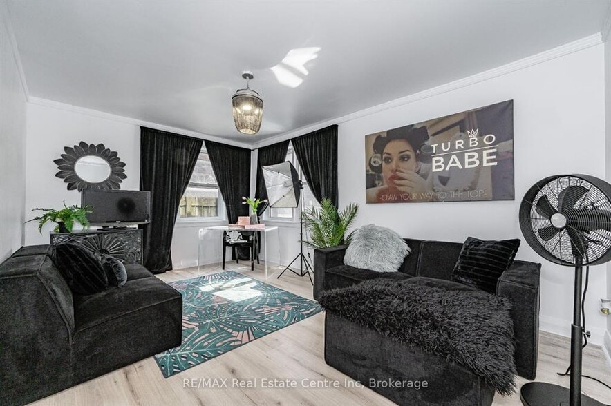 More Photos Of 150 Main St, Erin Storefront For Sale