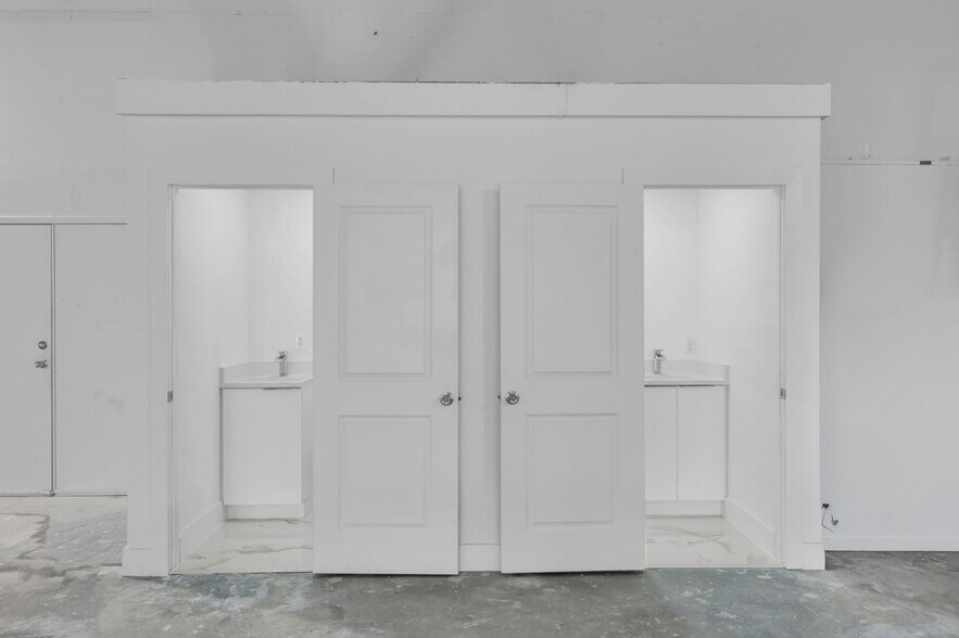 More Photos Of 3435 Enterprise Ave, Naples Warehouse For Sale