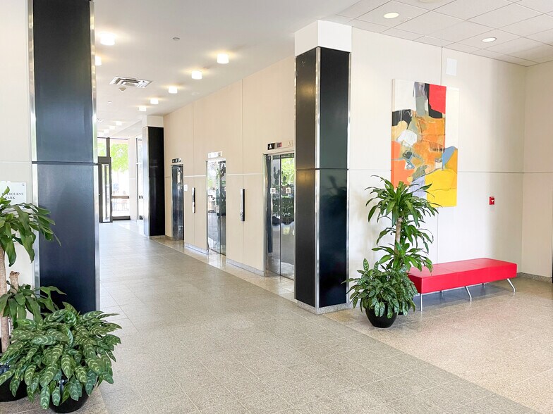 More Photos Of 9200 Shelbyville Rd, Louisville Unknown For Lease