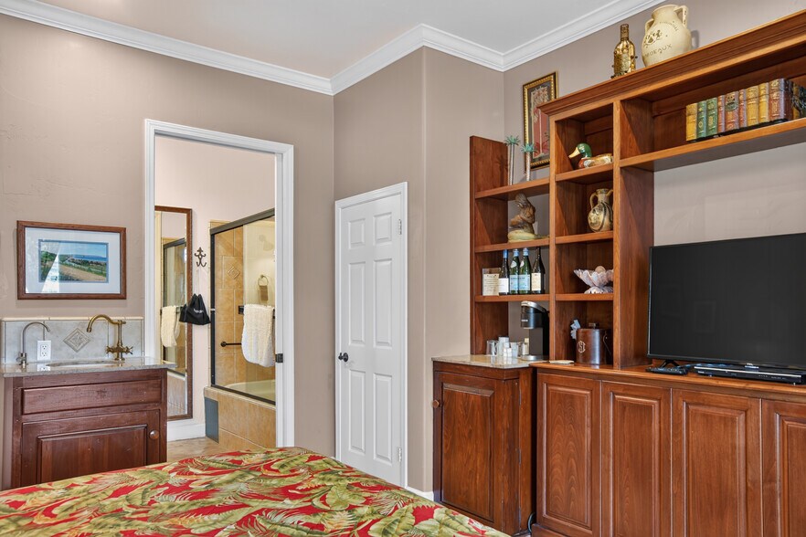 More Photos Of 95 S Ocean Ave, Cayucos Hospitality For Sale