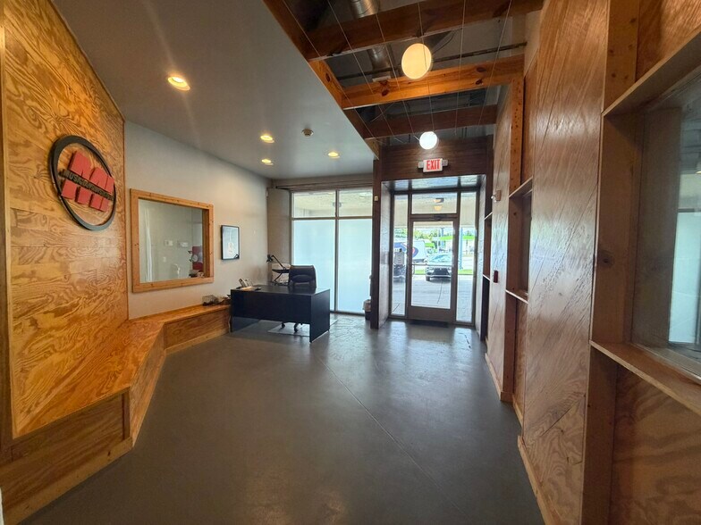 More Photos Of 5000 Harding Pl, Nashville Showroom For Lease