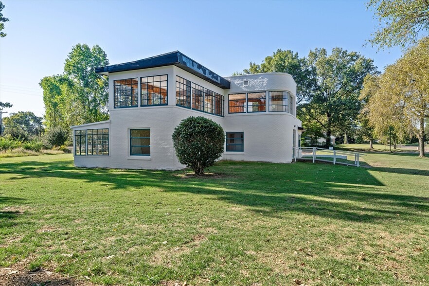 More Photos Of 3590 Thomas St, Memphis Office For Sale