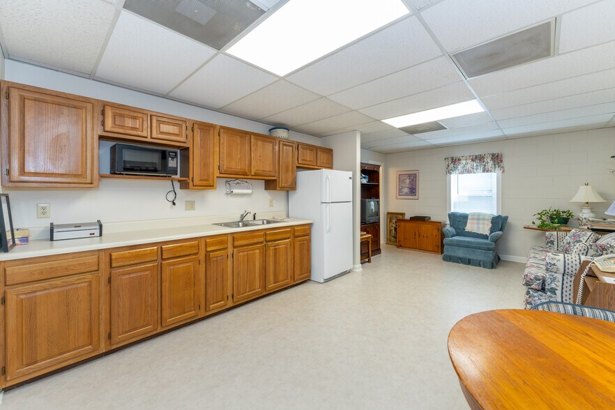 More Photos Of 1260 N Mecklenburg Ave, South Hill Funeral Home For Sale