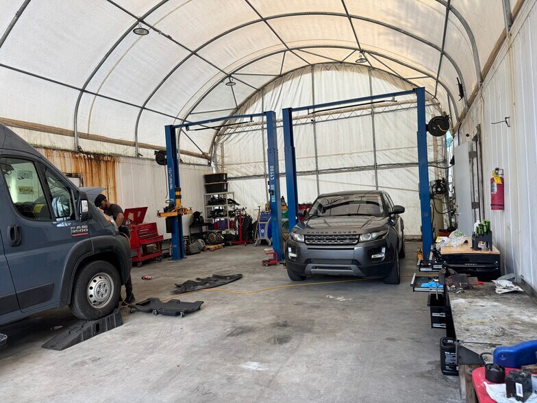 More Photos Of 2980 W Oakland Park Blvd, Oakland Park Showroom For Sale