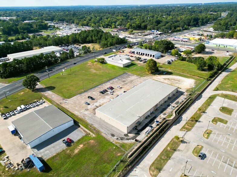 More Photos Of 440 N Eastman Rd, Longview Flex For Lease