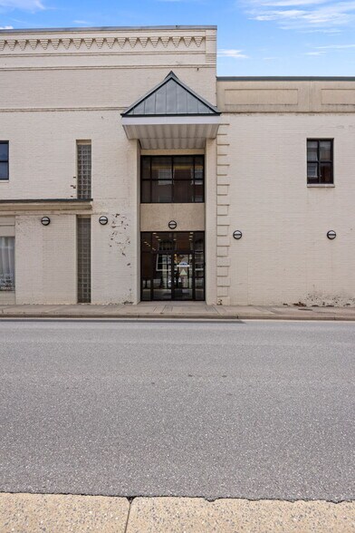More Photos Of 90 N Main St, Harrisonburg Office For Sale