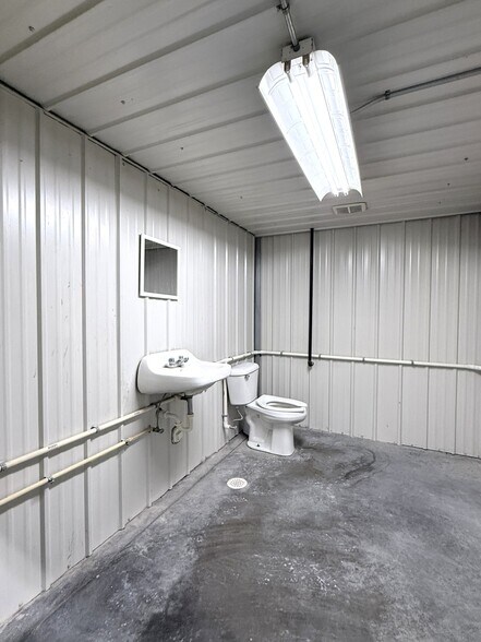 More Photos Of 875 Enterprise Ave, Galesburg Industrial For Sale