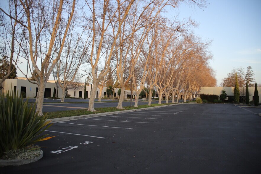 More Photos Of 3350 Scott Blvd, Santa Clara Warehouse For Lease