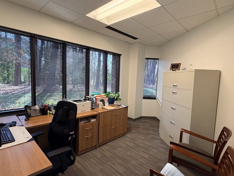 More Photos Of 3600 Glenwood Ave, Raleigh Office For Lease