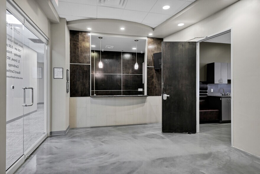 More Photos Of 7010 E Chauncey Ln, Phoenix Medical For Sale