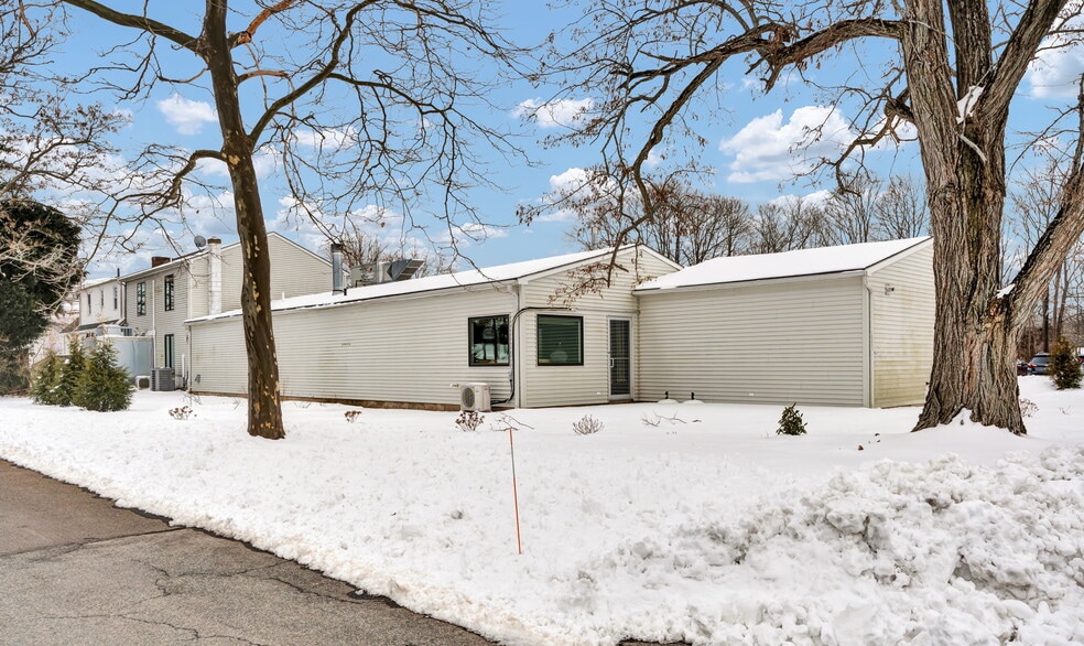 More Photos Of 93 Elm St, Old Saybrook Restaurant For Sale