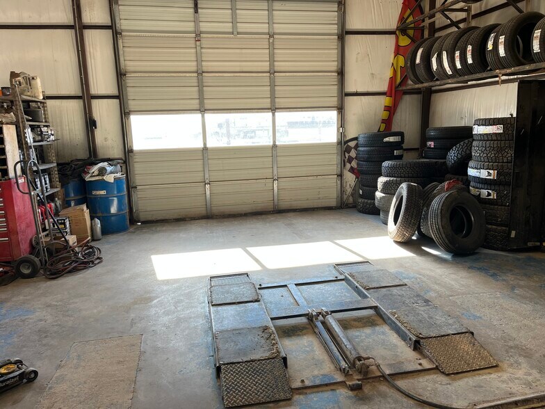 More Photos Of 1202 Cherokee St, Lindsay Auto Repair For Sale