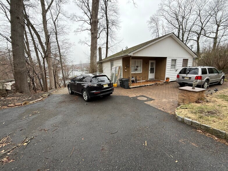More Photos Of 120 Brady Rd, Lake Hopatcong Restaurant For Sale