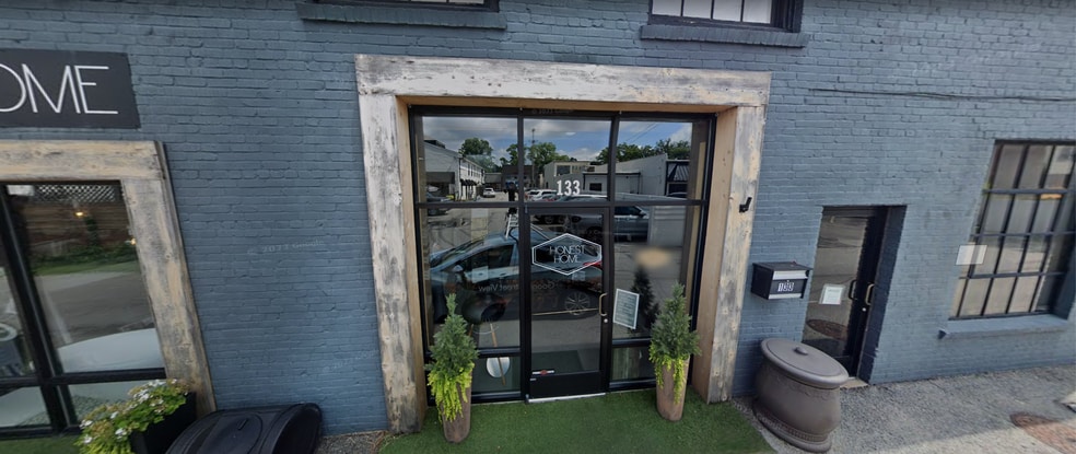 More Photos Of 133 Breckenridge Ln, Louisville Freestanding For Lease