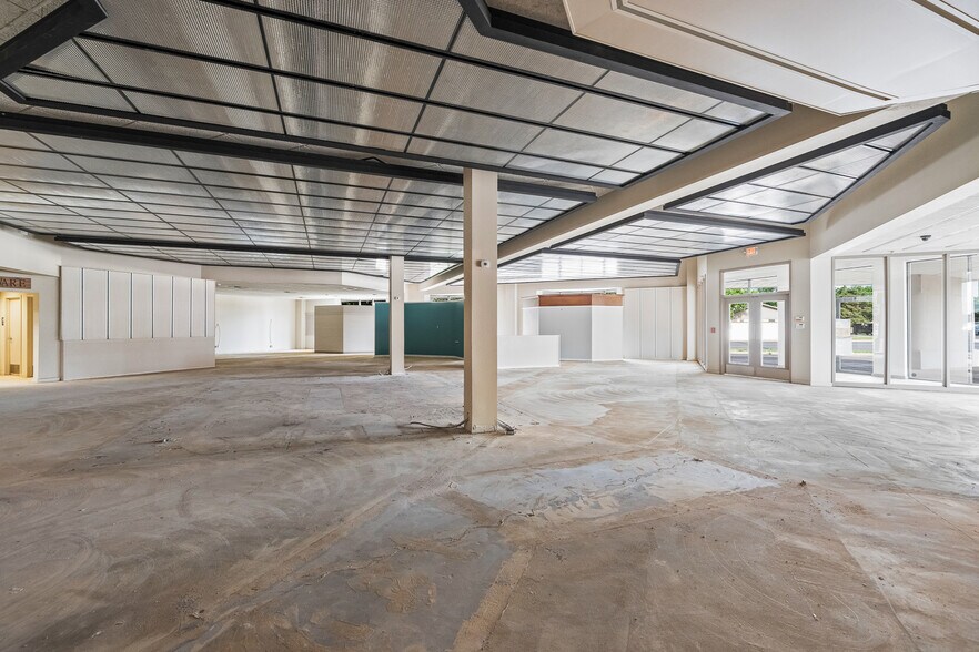 More Photos Of 7705 Quaker Ave, Lubbock Freestanding For Lease