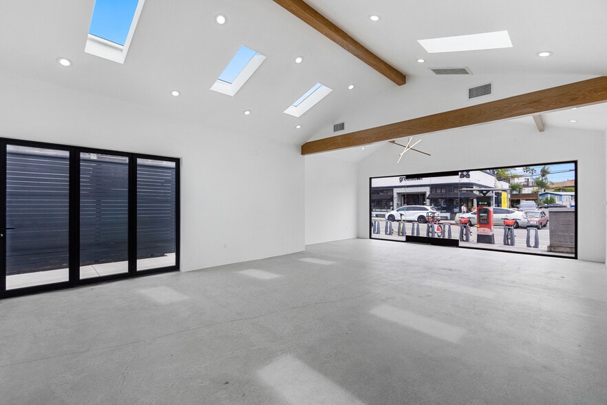 More Photos Of 1222 Abbot Kinney, Venice Storefront For Lease