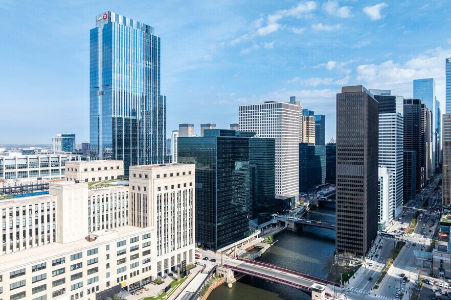 More Photos Of 300 S Riverside Plz, Chicago Office For Lease