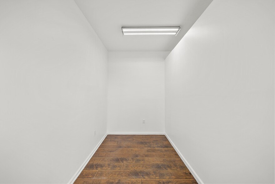 More Photos Of 5335 Santa Monica Blvd, Los Angeles Storefront Retail Residential For Lease