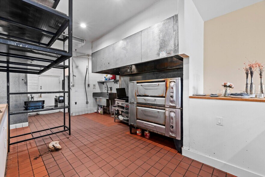 More Photos Of 4601-4711 Lakeview Canyon Rd, Westlake Village Unknown For Lease