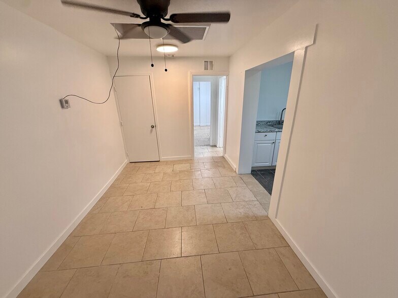 More Photos Of 1267-1273 Broadway St, El Cajon Storefront For Lease