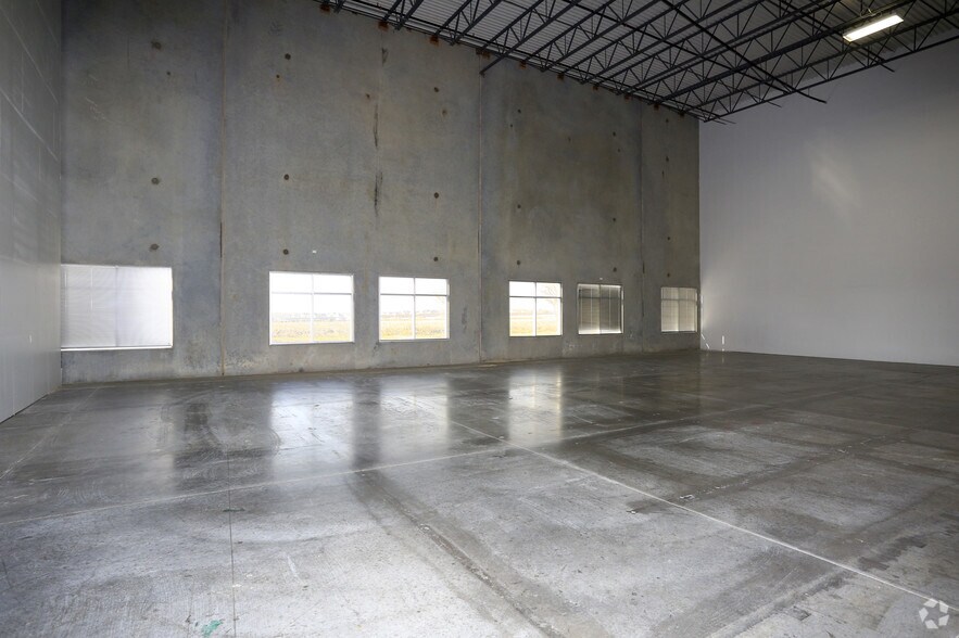 More Photos Of 1305 N Watters Rd, Allen Warehouse For Lease