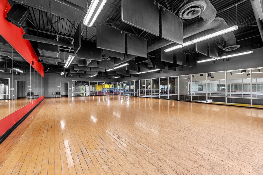 More Photos Of 1900 Del Paso Rd, Sacramento Health Club For Lease